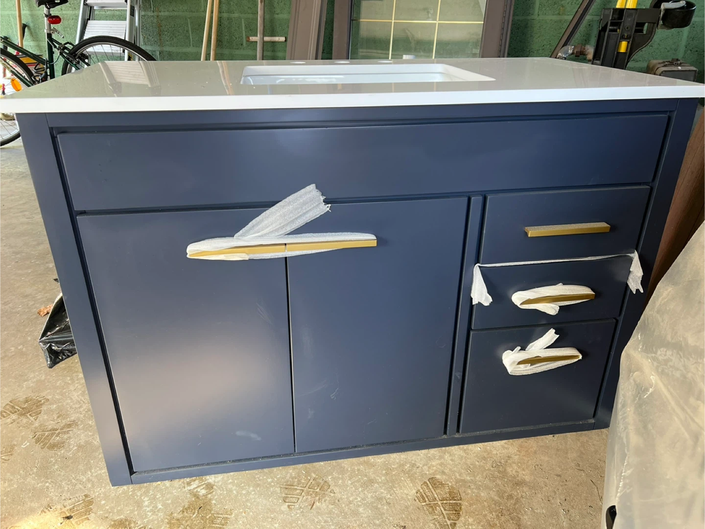 New 42” bathroom vanity Quartz top blue with gold handles - photo 4