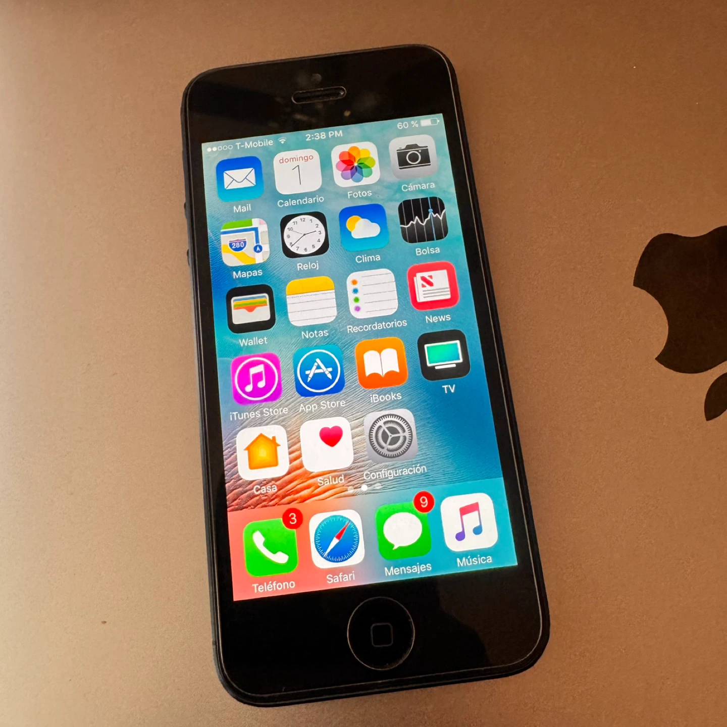 Apple iPhone 5 - Black