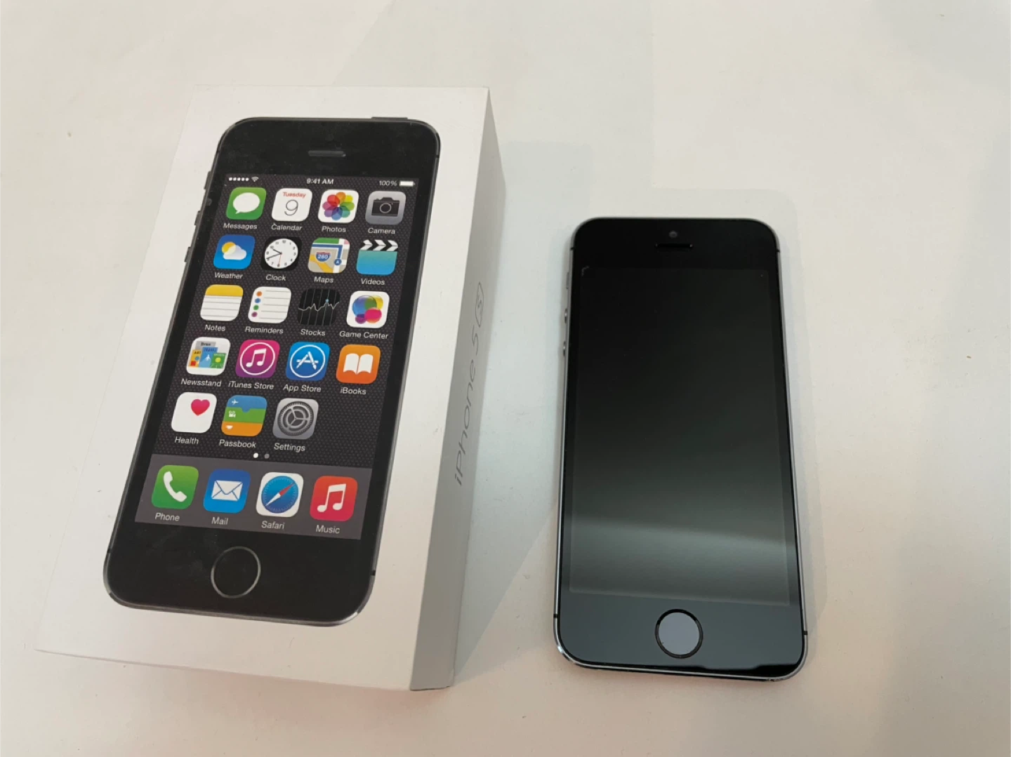 Apple iPhone 5s - Space Grey