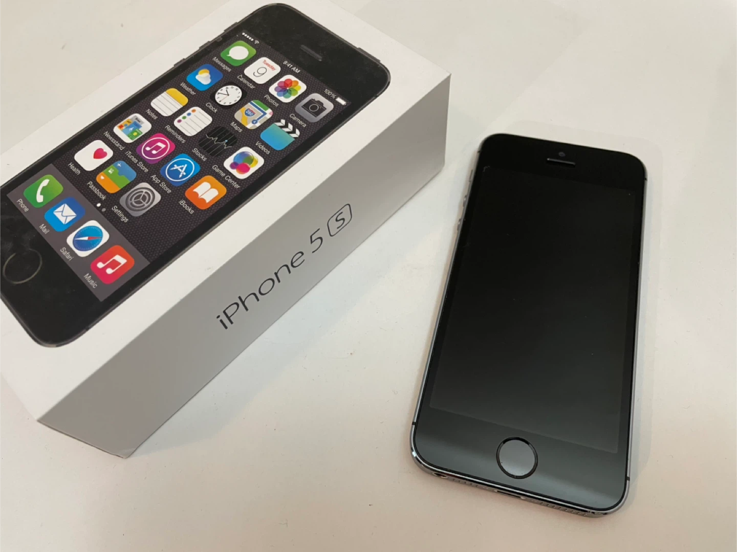 Apple iPhone 5s - Space Grey - photo 2