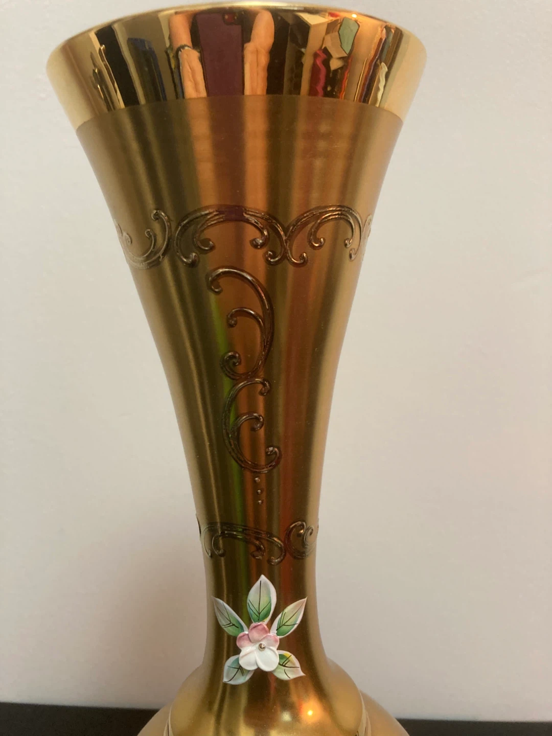 Murano Vase with Gold and Hand Painted Floral Embellishments - photo 3