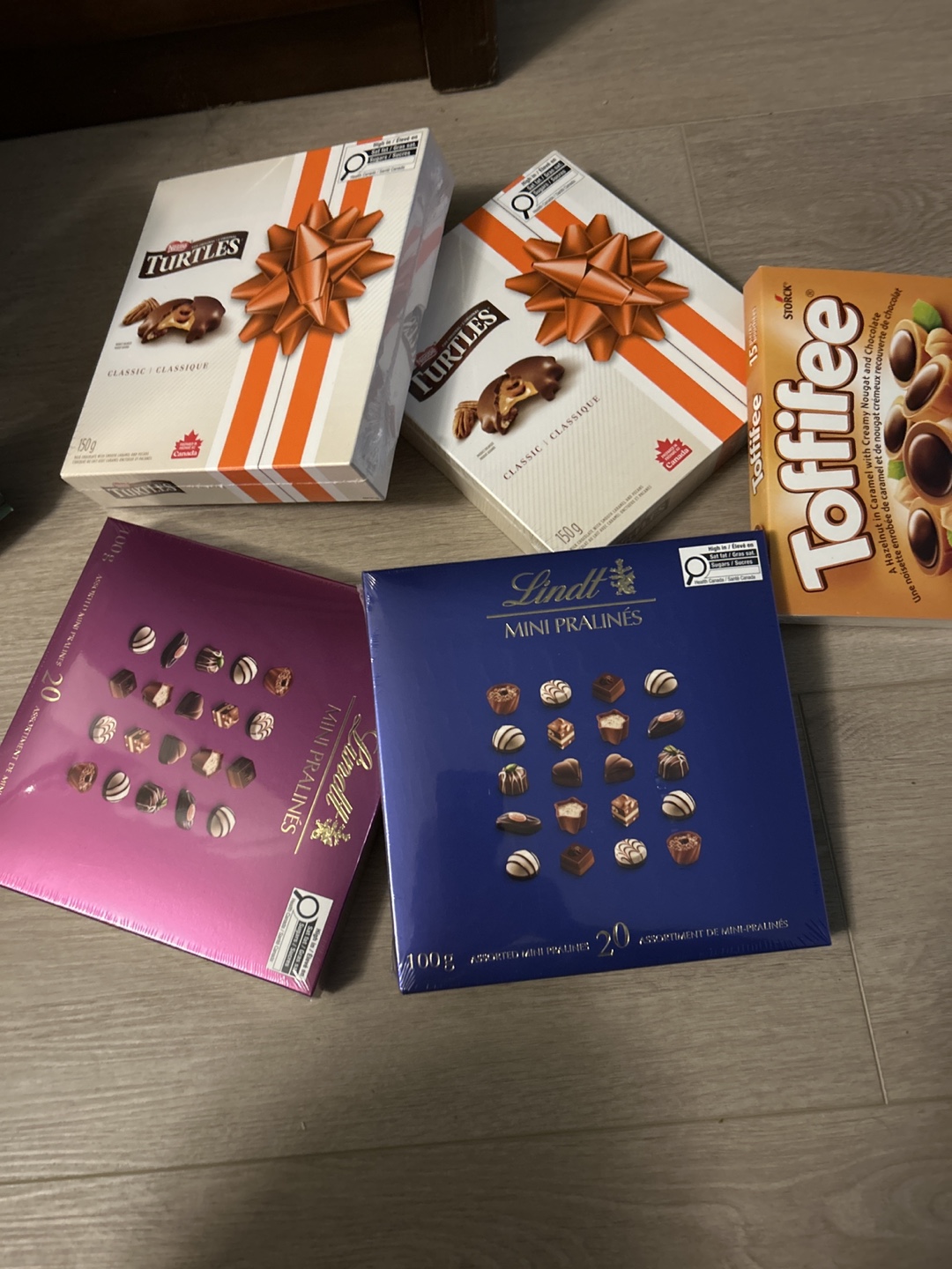 unopened & not expired Chocolates: Turtles, Lindt, Toffifee