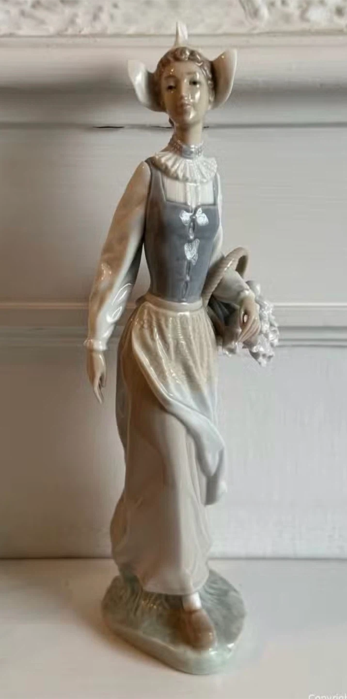 Lladro Porcelain Figurine - Woman with Basket