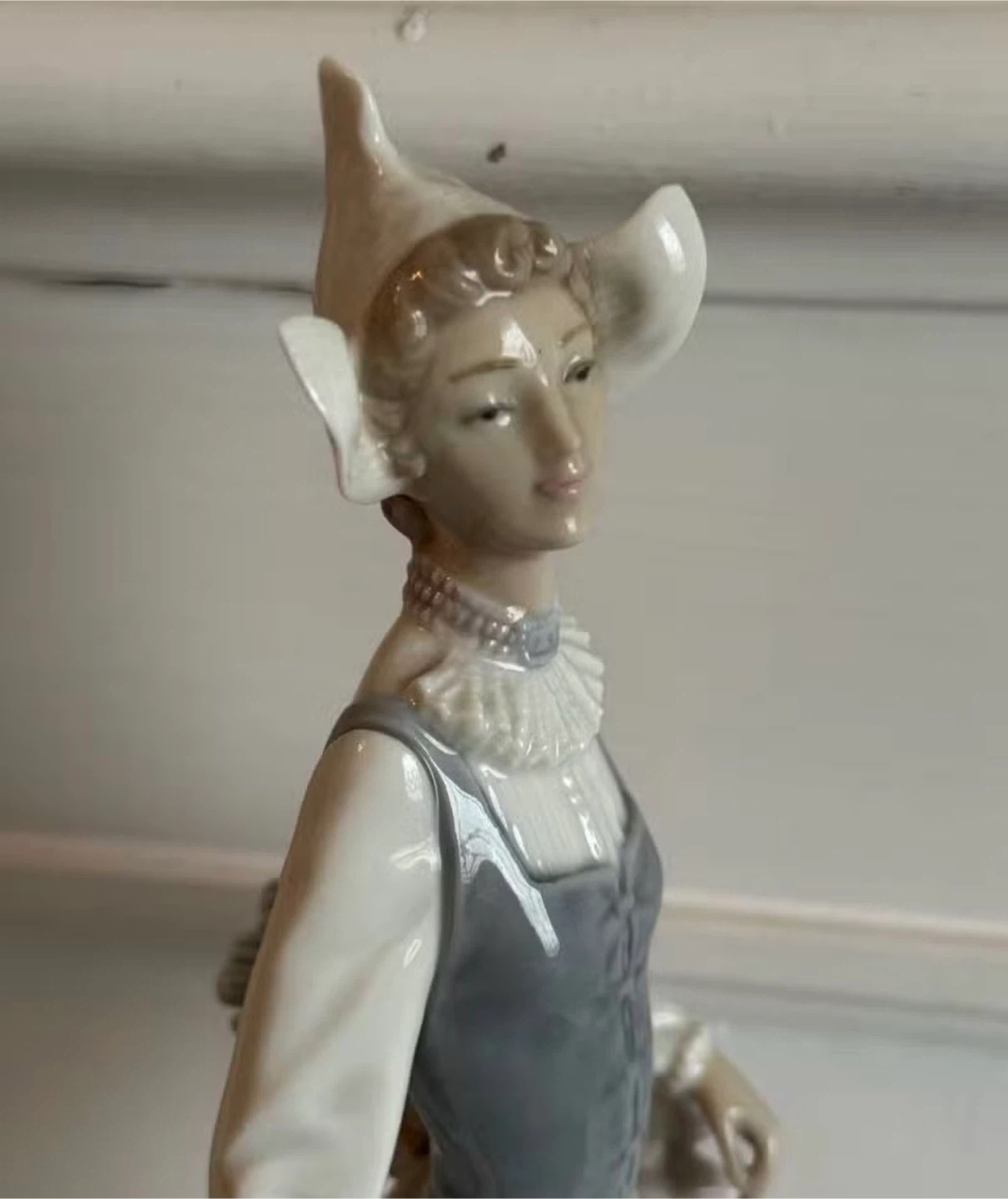 Lladro Porcelain Figurine - Woman with Basket - photo 3