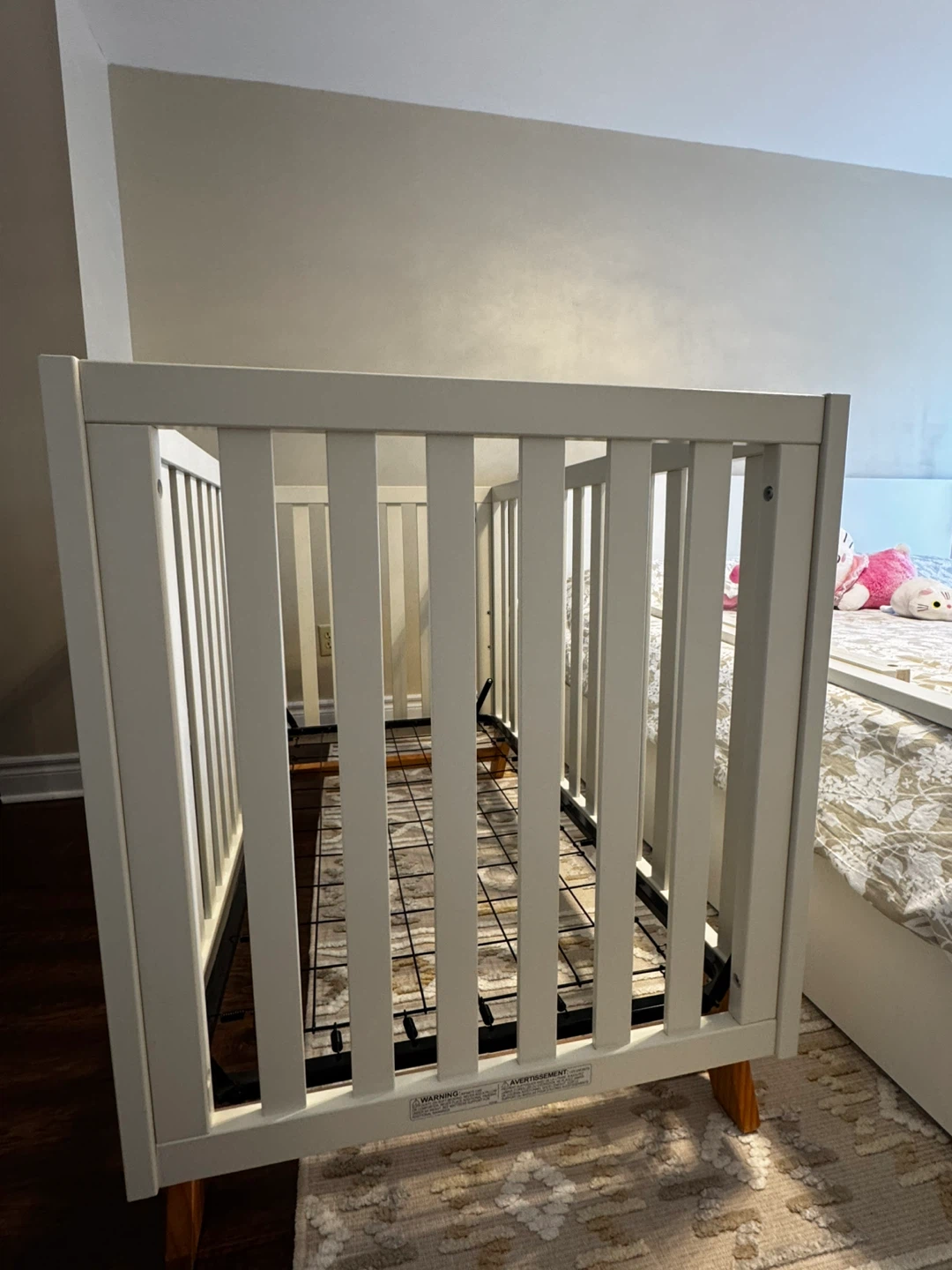White wooden Crib with mattress - photo 3