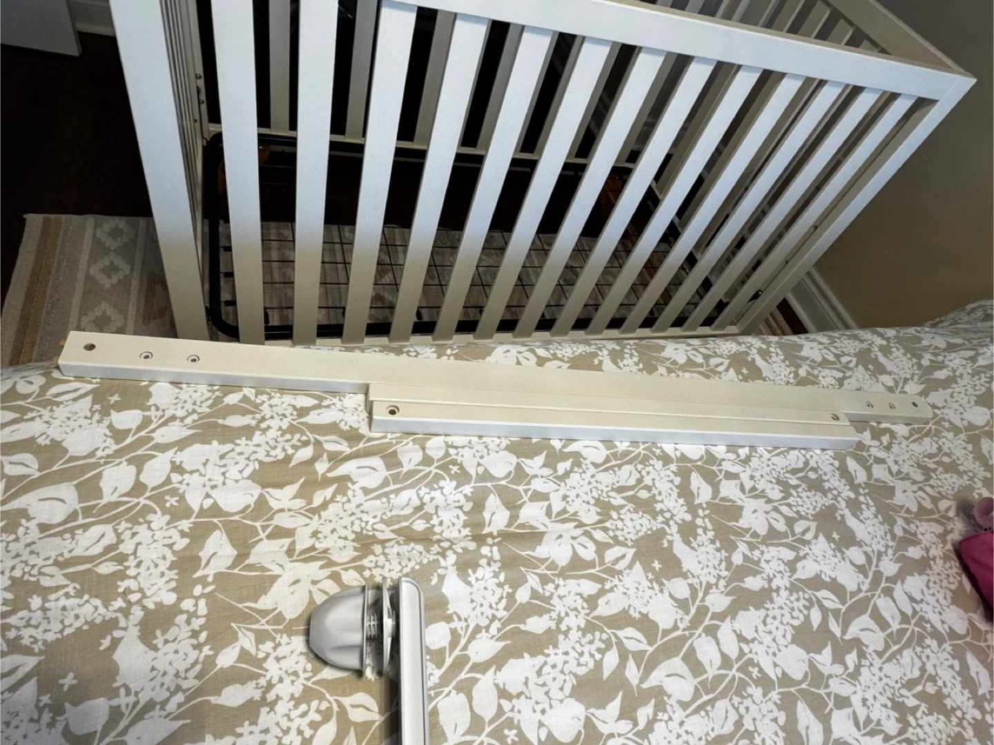 White wooden Crib with mattress - photo 5