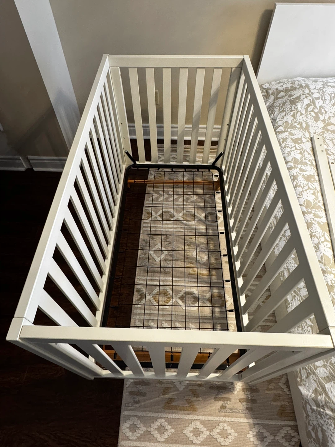 White wooden Crib with mattress - photo 2