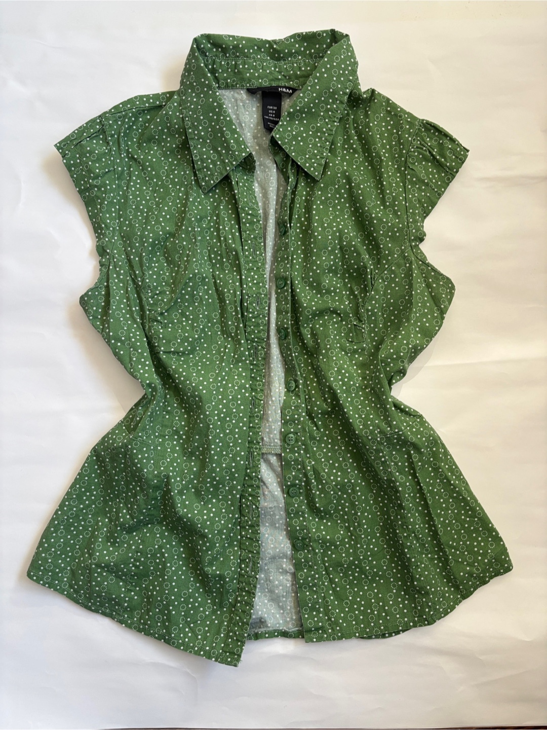H&M Green Polka Dot Sleeveless Button-Up Shirt