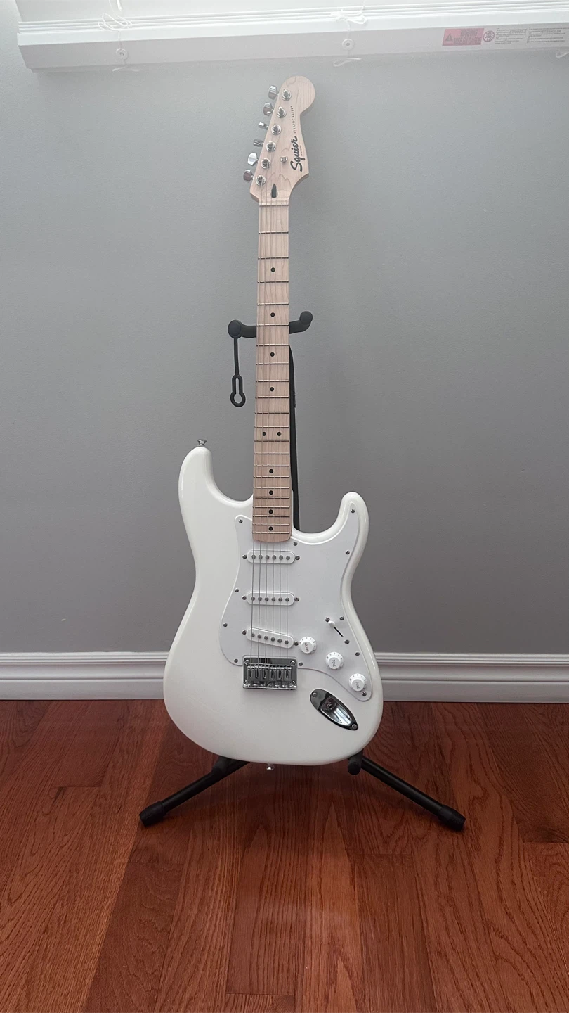 Squier 6 Stratocaster Electric Guitar, Arctic White