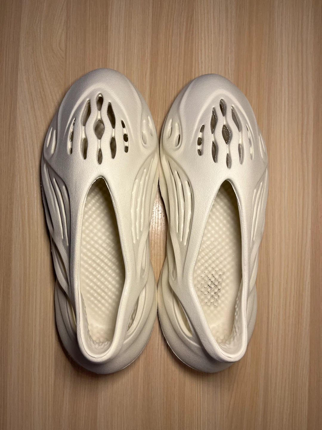 Yeezy Foam Runner cream - Size 10 - photo 4