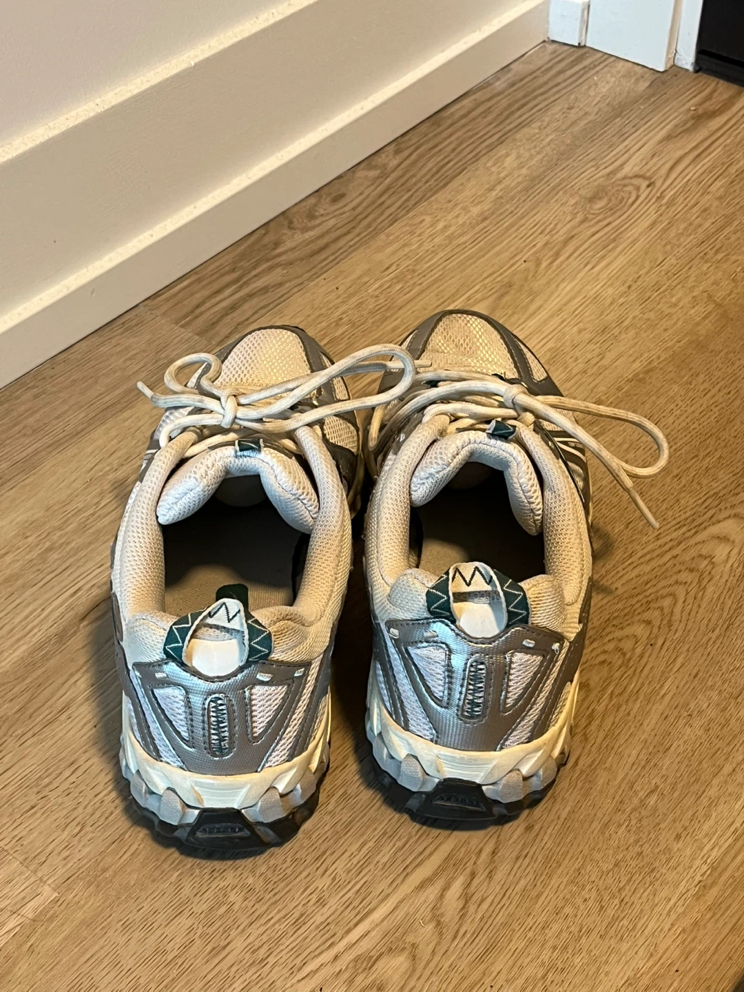 New Balance 610 Silver Metallic Reflection Green Sneakers Size 7 - photo 3