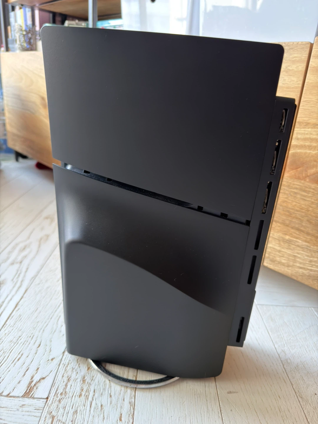 PS5 slim Disc edition + extra items - photo 3