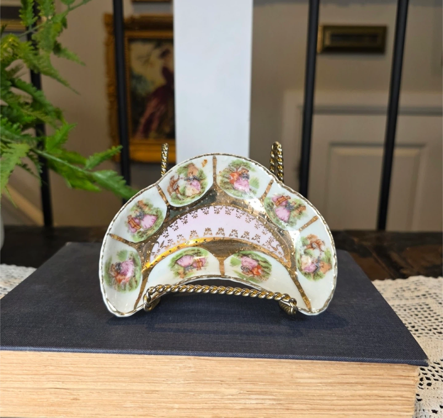 VINTAGE ARNART PORCELAIN COURTING COUPLE CRESCENT DISH - photo 2
