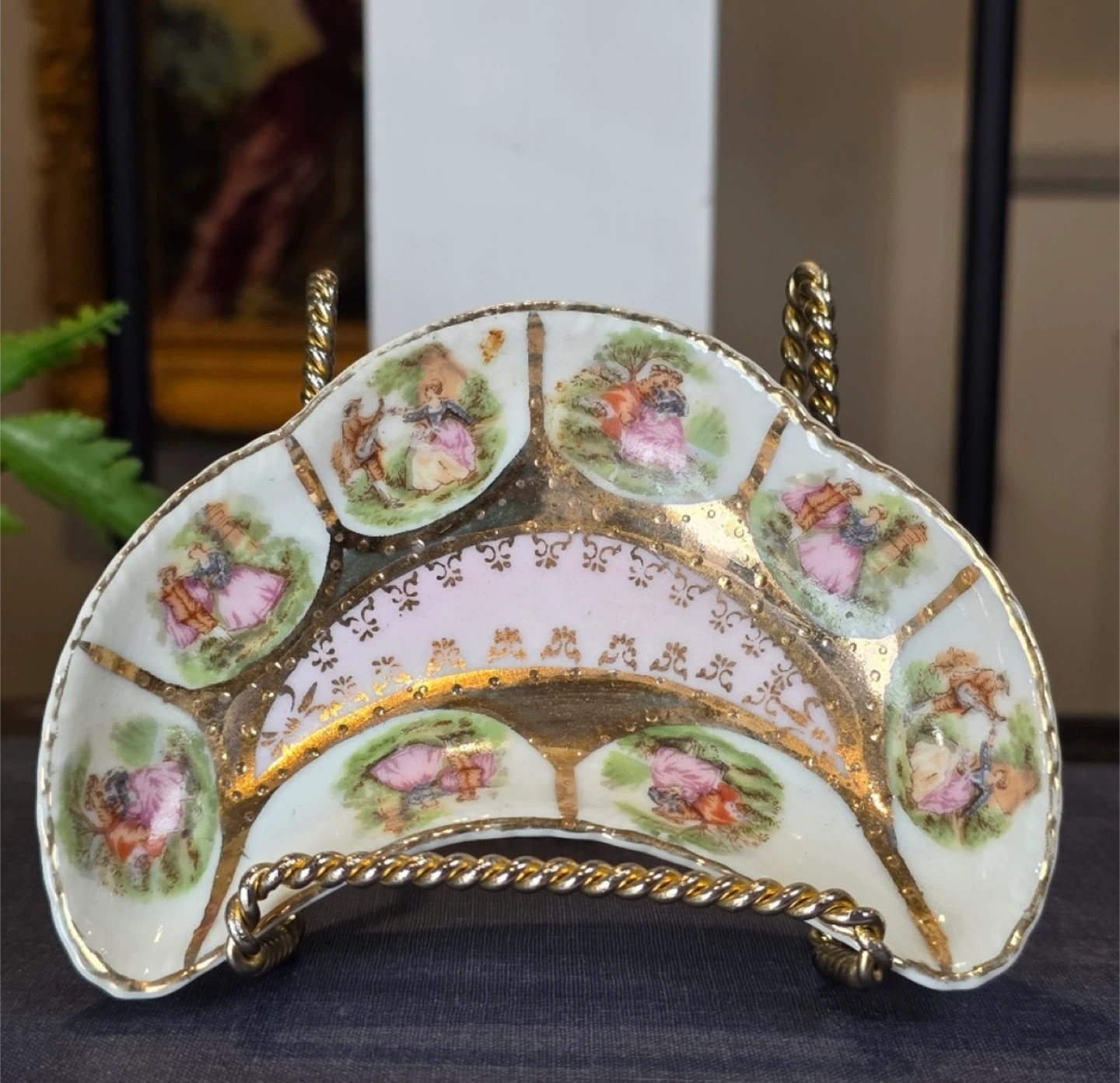 VINTAGE ARNART PORCELAIN COURTING COUPLE CRESCENT DISH