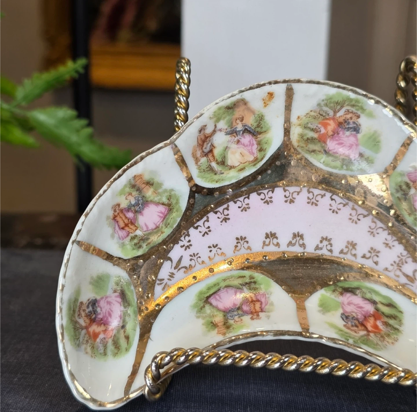 VINTAGE ARNART PORCELAIN COURTING COUPLE CRESCENT DISH - photo 3
