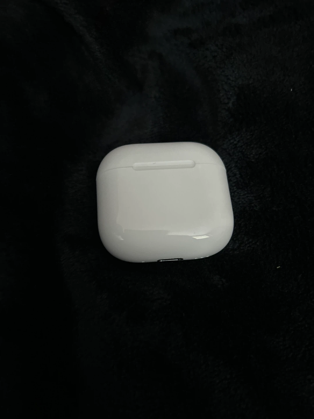 Apple AirPods Pro (2nd generation) Charging Case - photo 2