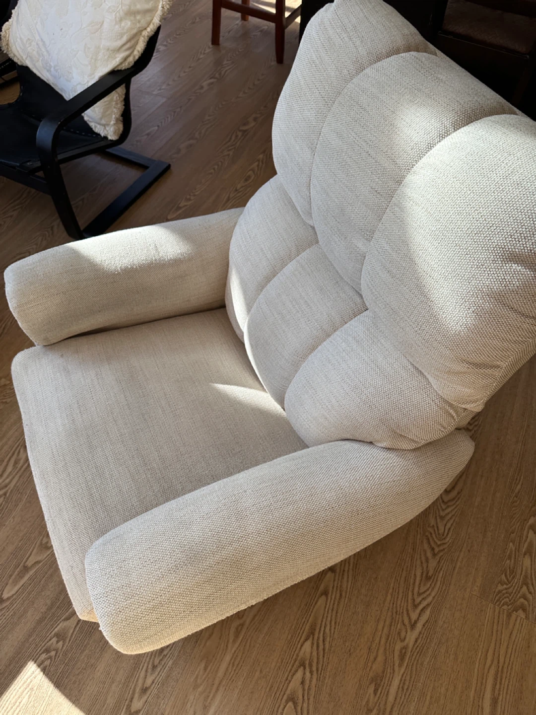 Lovely Beige La-Z-Boy Recliner Chair (CAN DELIVER) - photo 5