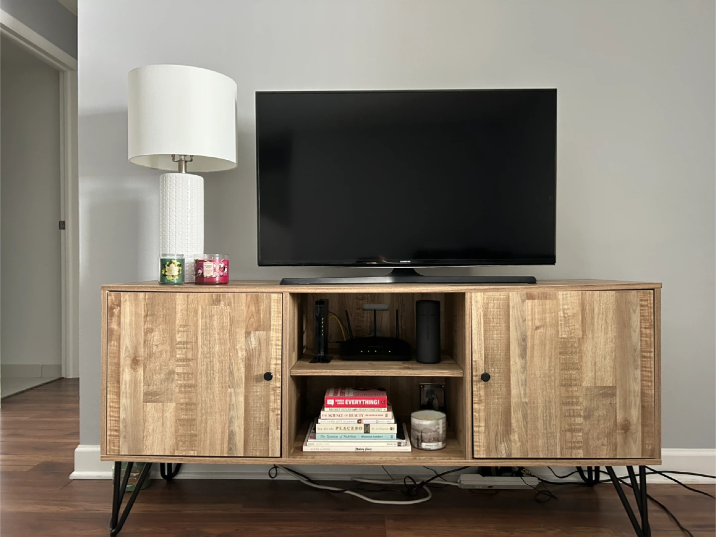 Samsung 40” Smart LED TV – UN40H6360 with remote and stand