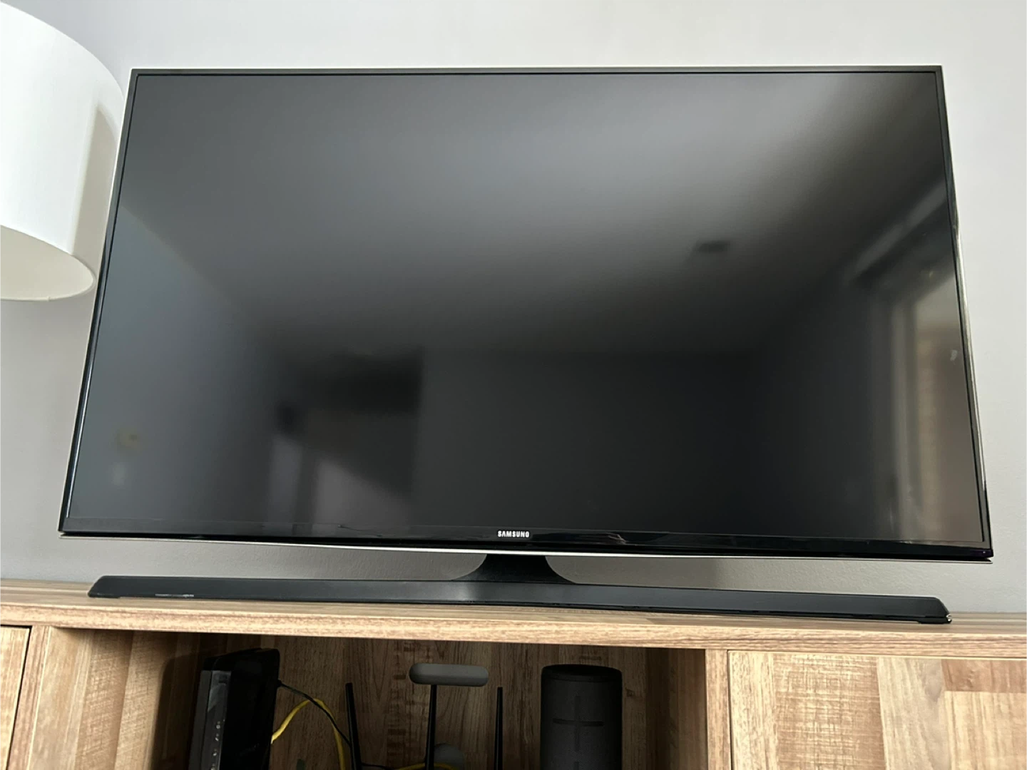 Samsung 40” Smart LED TV – UN40H6360 with remote and stand - photo 3