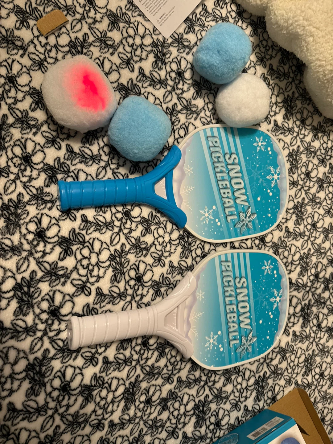 Snow Pickleball Set with LED Balls and Paddles - photo 3