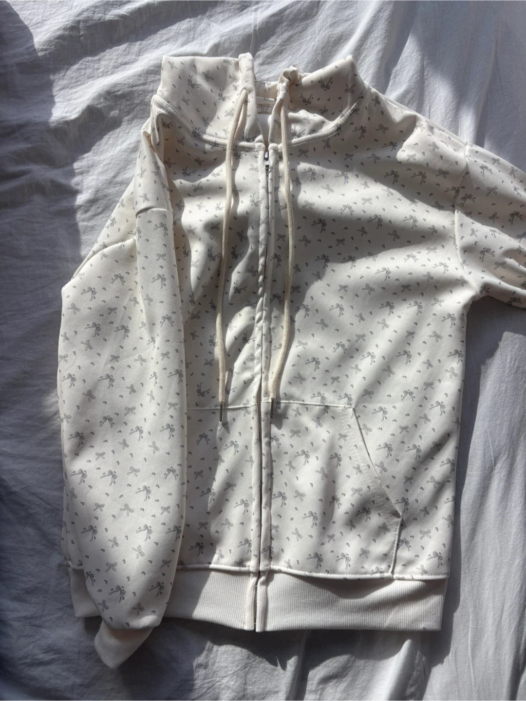 White Hooded Zip-Up Sweatshirt with Bow / Ribbon Pattern