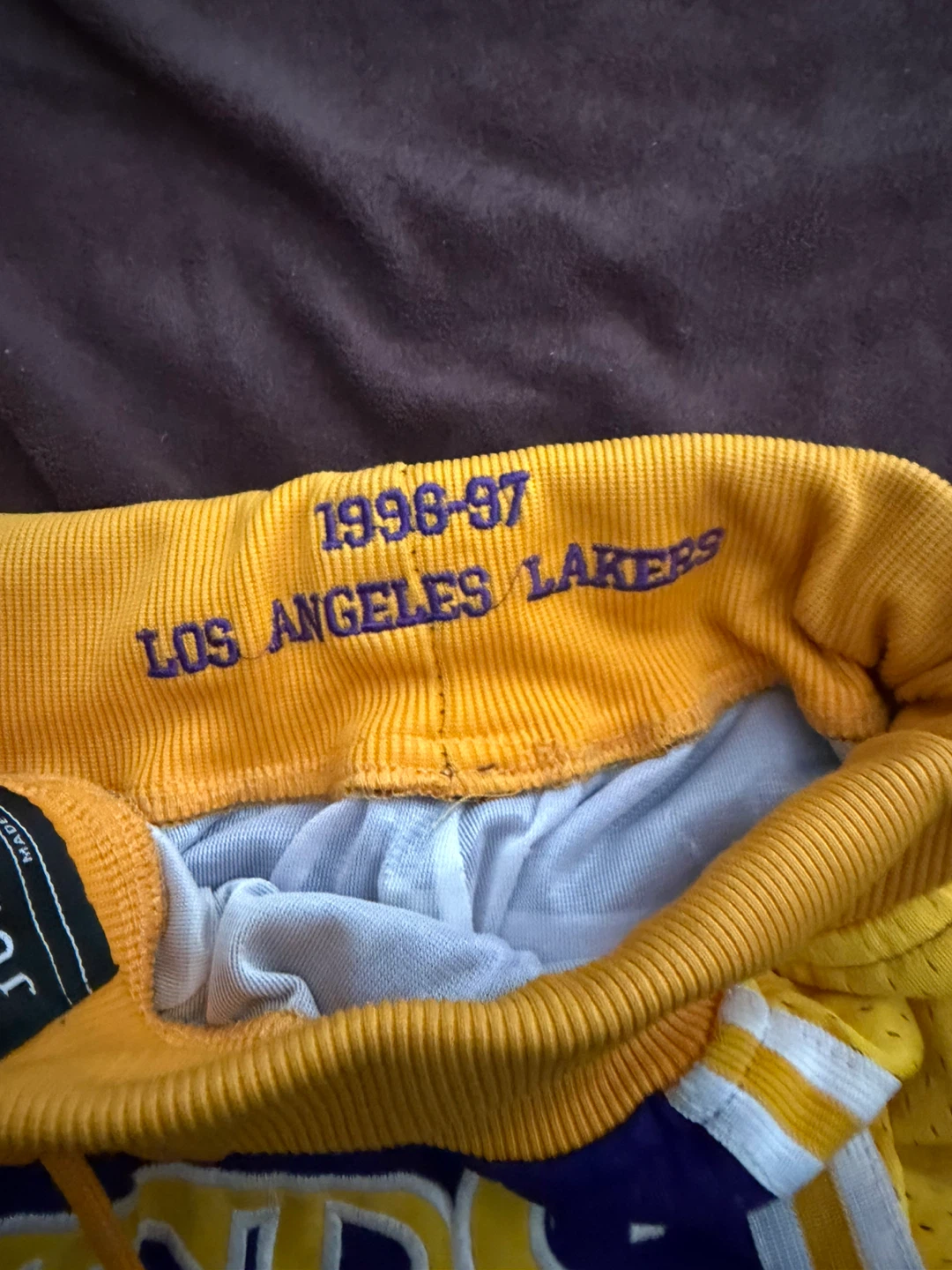 Los Angeles Lakers Basketball Shorts 1996-97 - photo 3