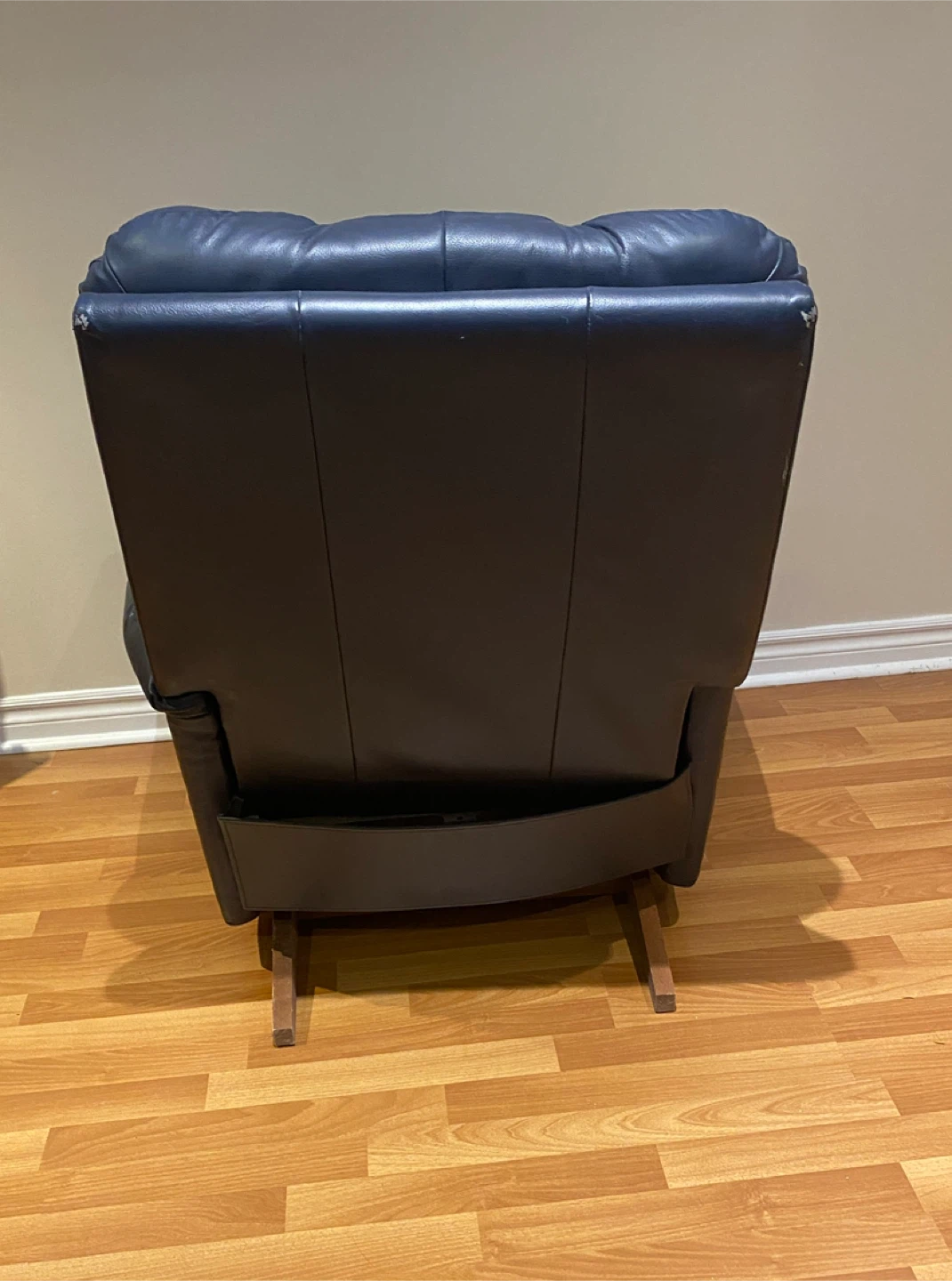 Navy Blue La-Z-Boy Leather Recliner - photo 4