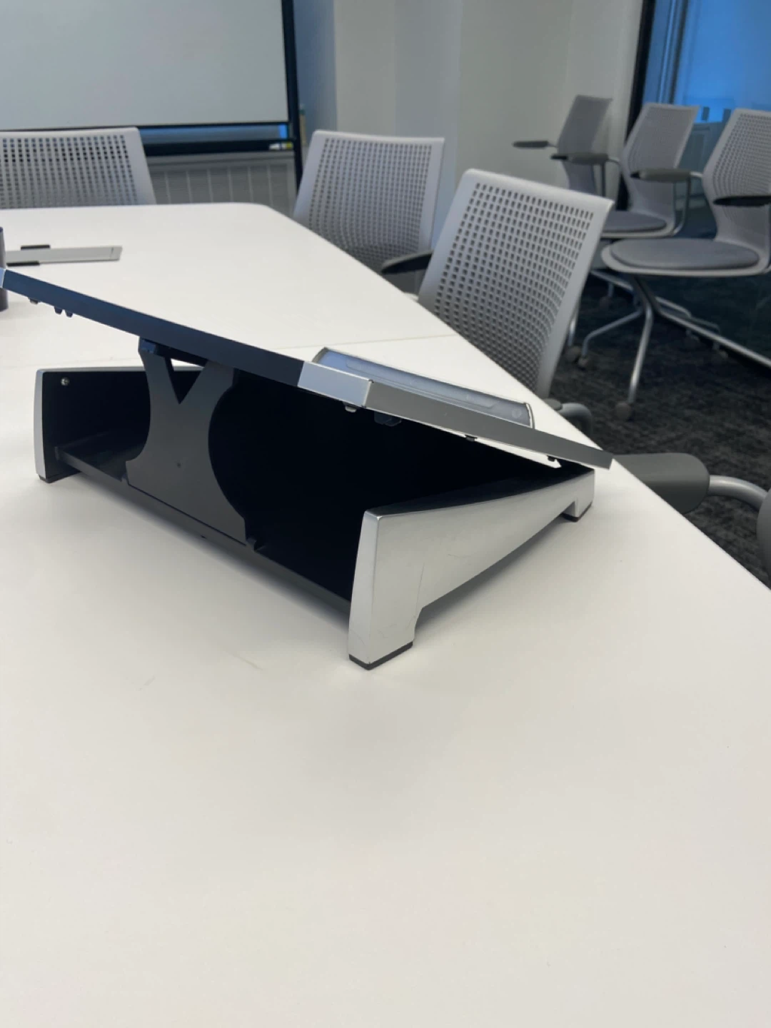 Adjustable Laptop Riser Stand - photo 2