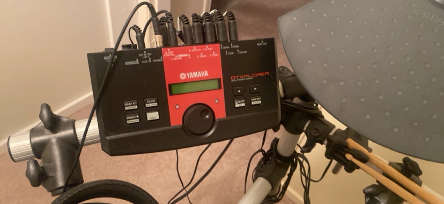 Yamaha Electronic Drum Kit with Roland Amp and Headphones - photo 4