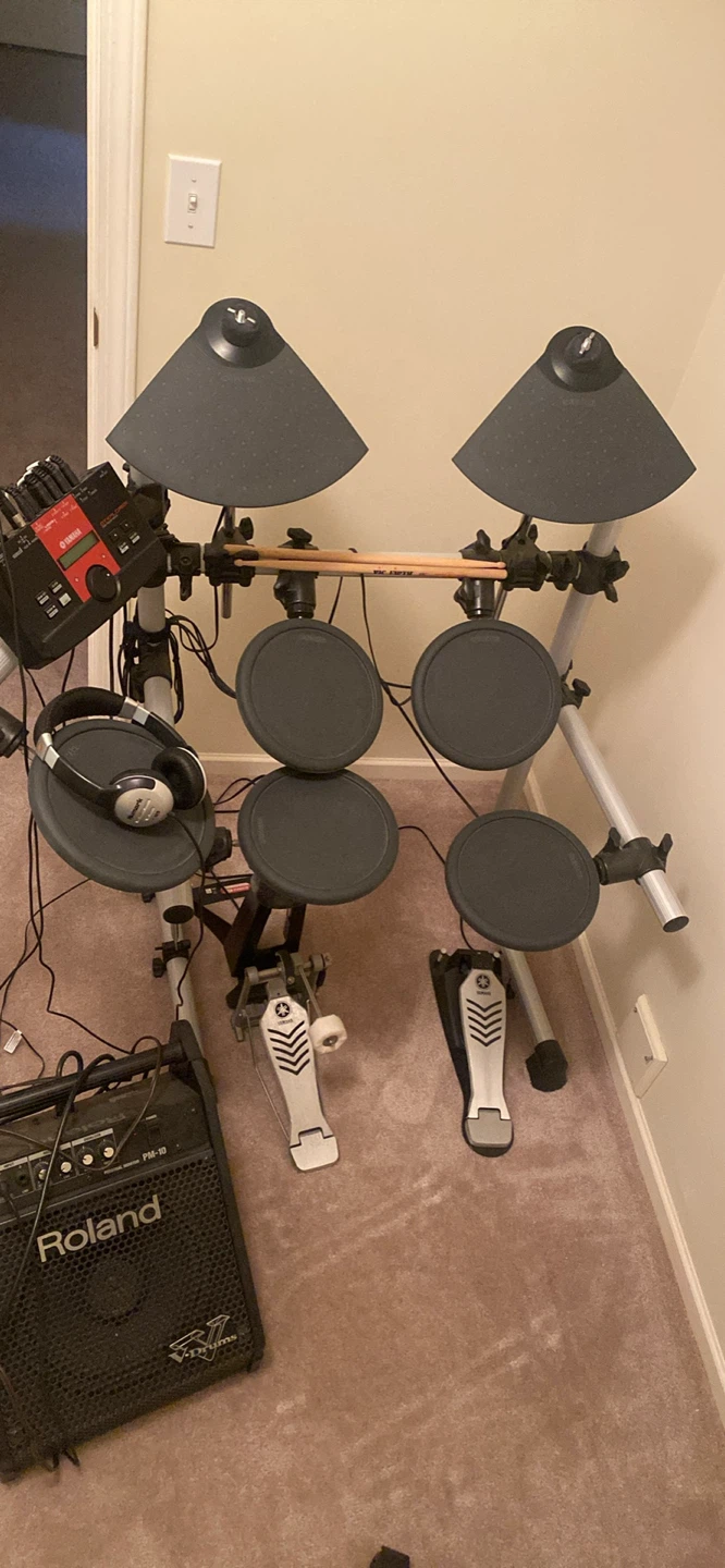 Yamaha Electronic Drum Kit with Roland Amp and Headphones - photo 3