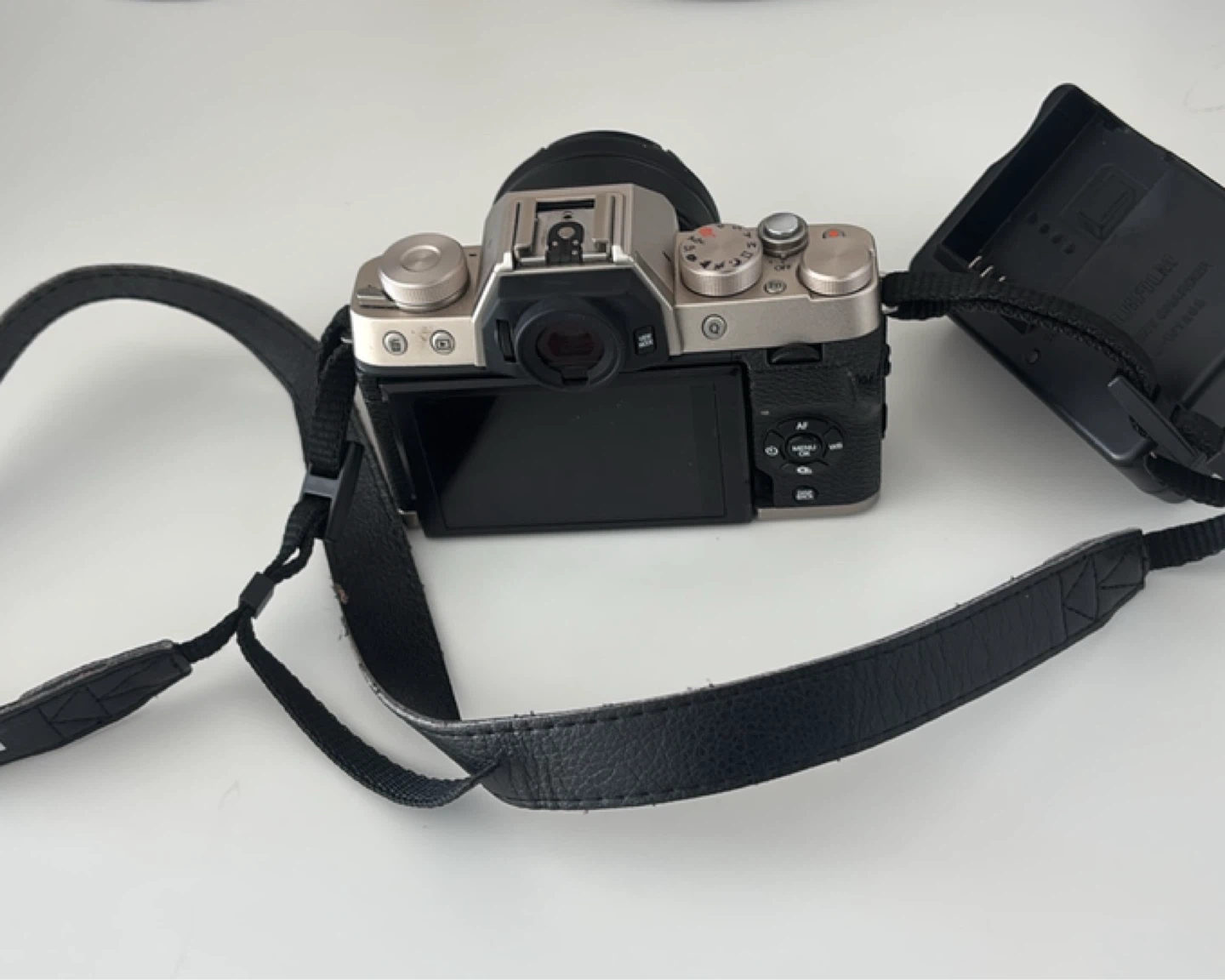 Fujifilm X-T200 Mirrorless Camera - photo 2