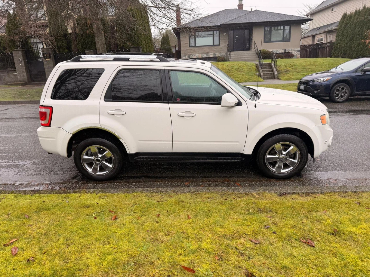 2010 Ford Escape - photo 2