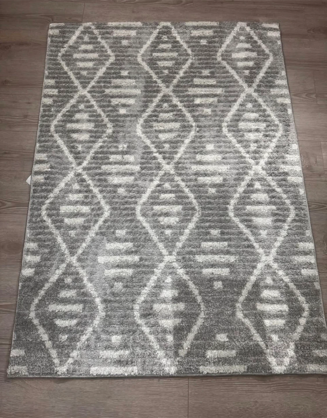 RUG EASE 4FT X 6FT WASHABLE BEIGE RUG- NEW