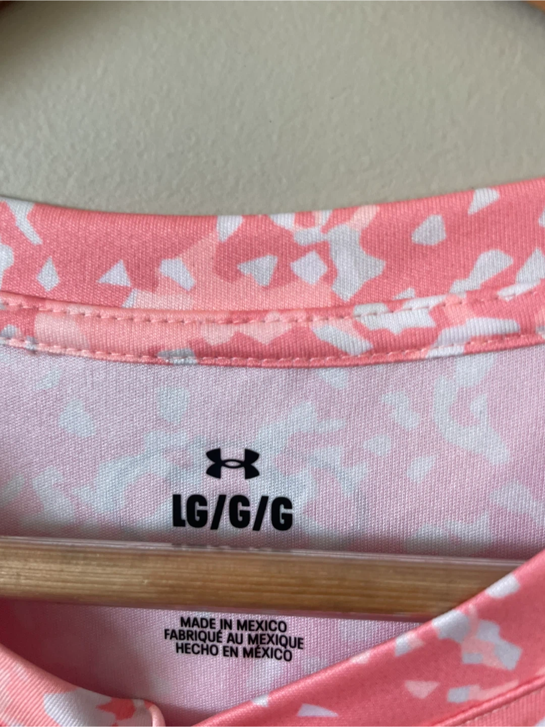 NEW Under Armour Ladies Pink Camo T-Shirt LG - photo 2