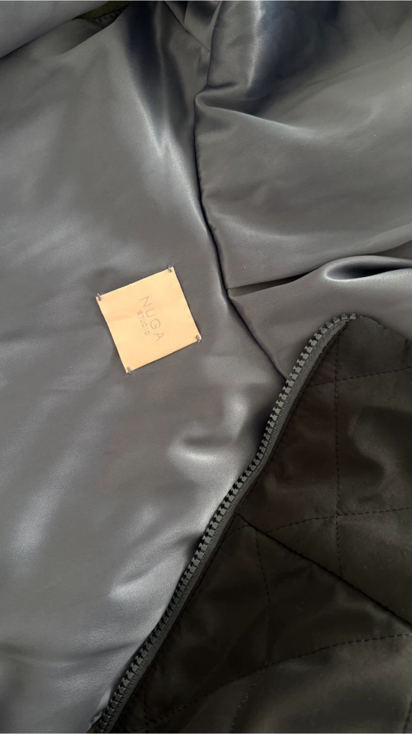 Black windproof hooded vest - photo 3