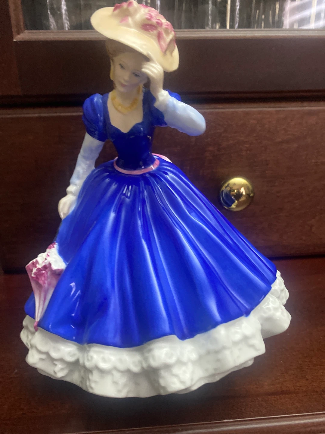 Royal Doulton Figure of the Year Mary 1992