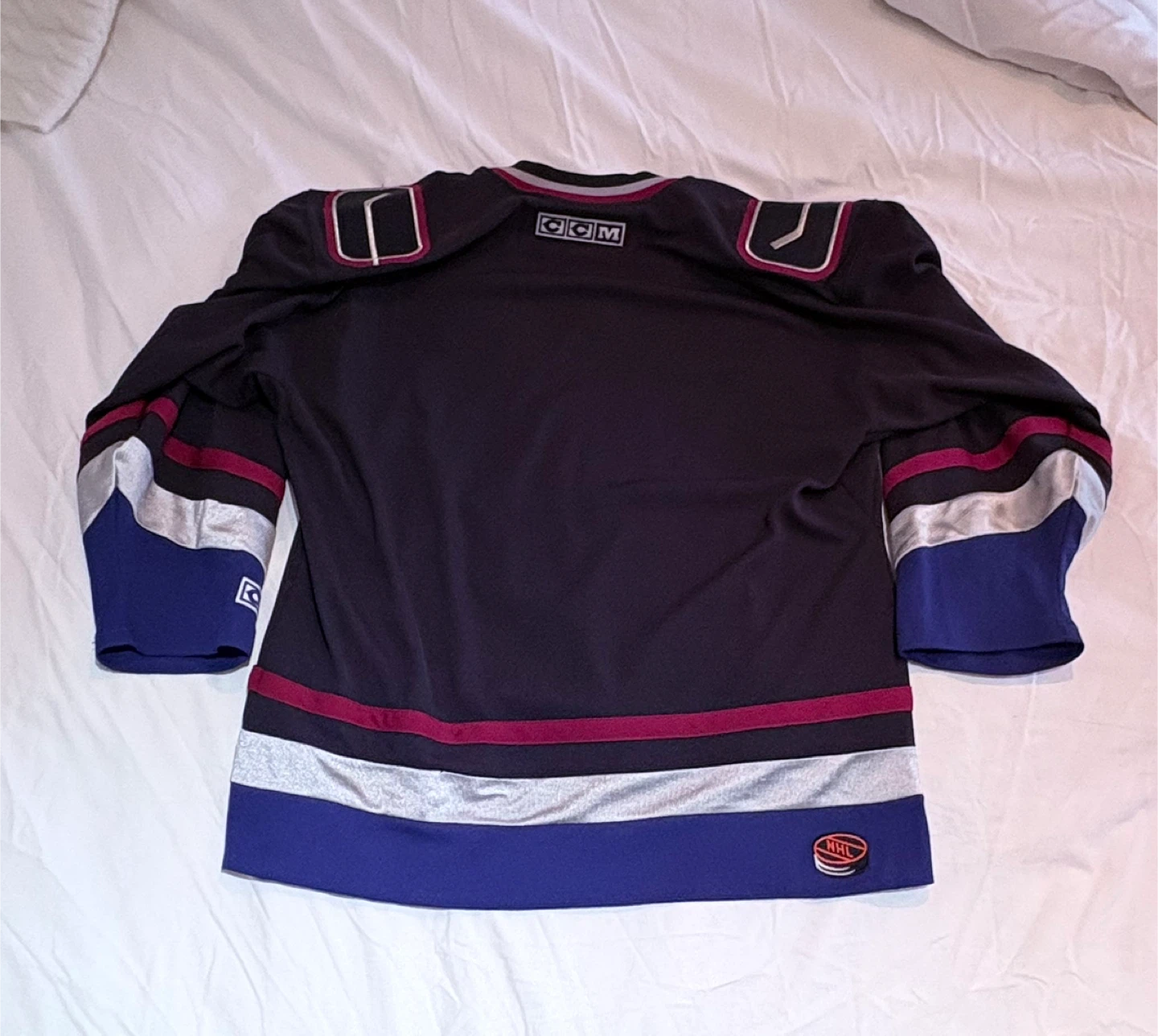 Vancouver Canucks CCM Hockey Jersey - photo 3