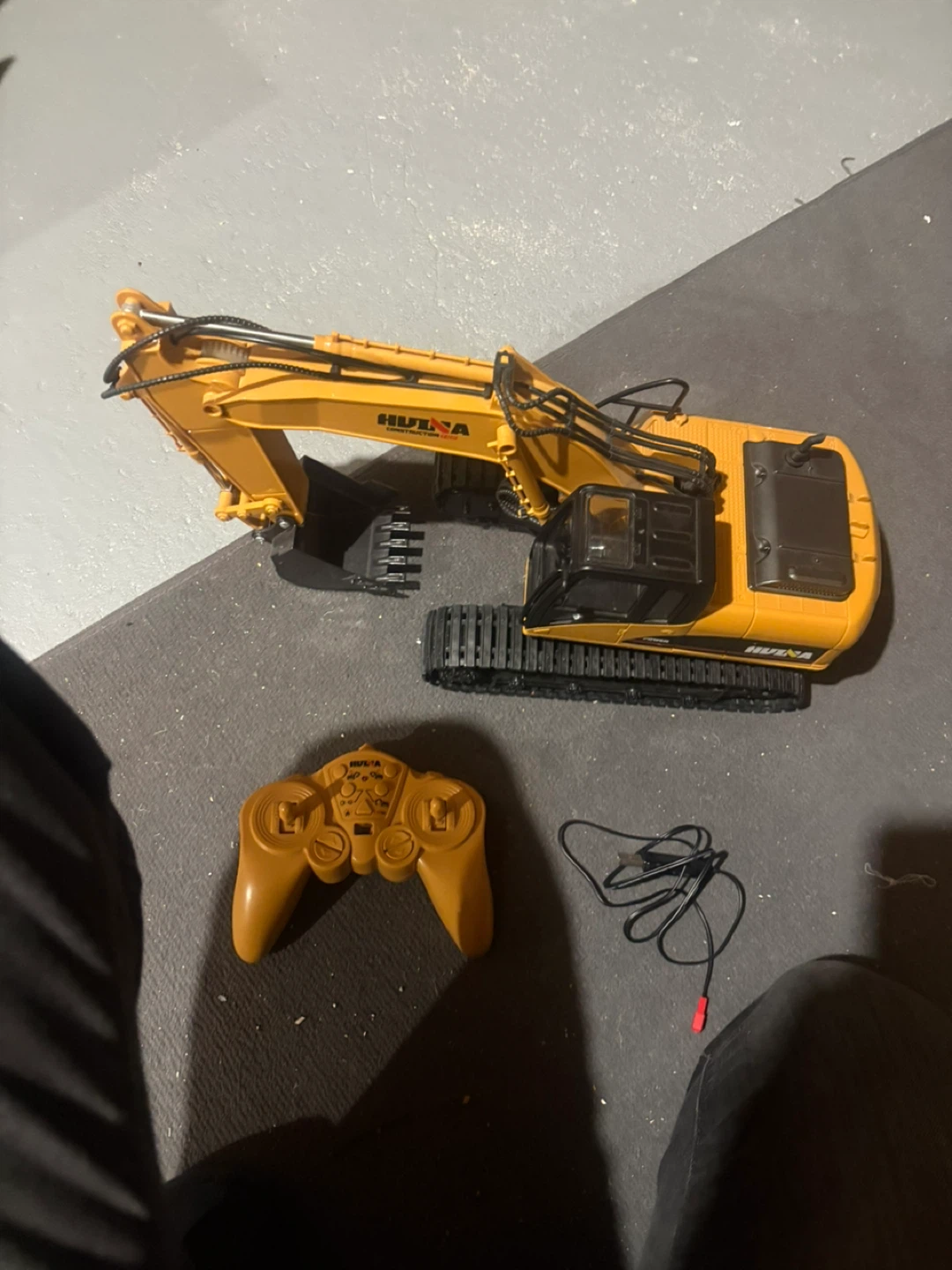 HUINA RC Excavator Toy - photo 2