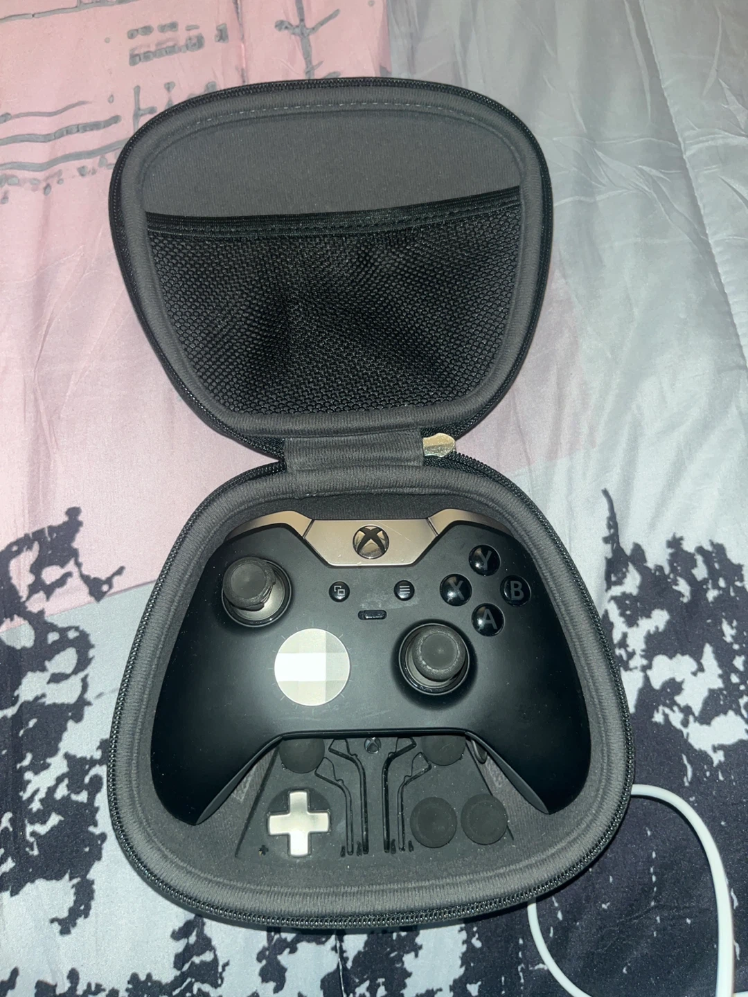 Xbox Elite Controller Series 2 with Carrying Case - photo 2