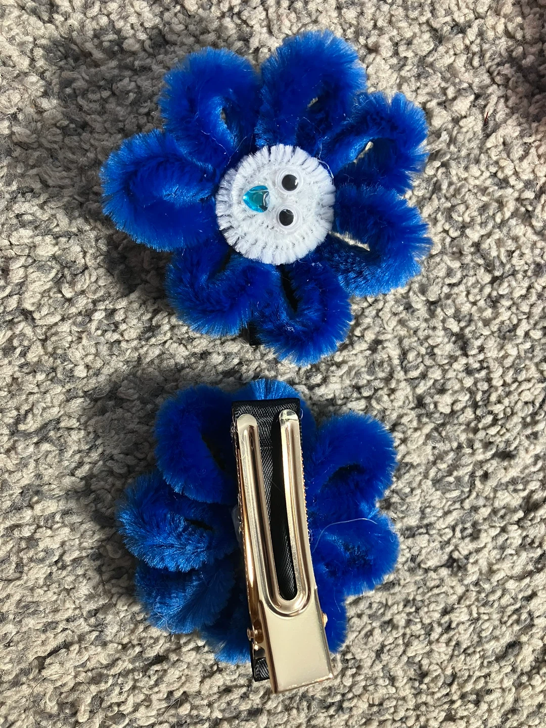 Handmade Fuzzy Flower Hair Clips - photo 2