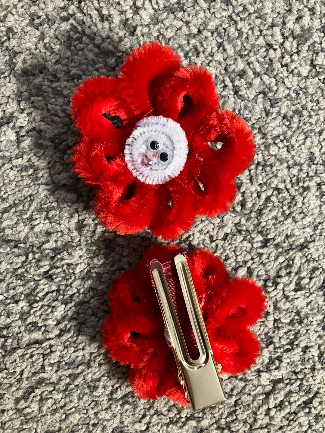Handmade Fuzzy Flower Hair Clips - photo 4