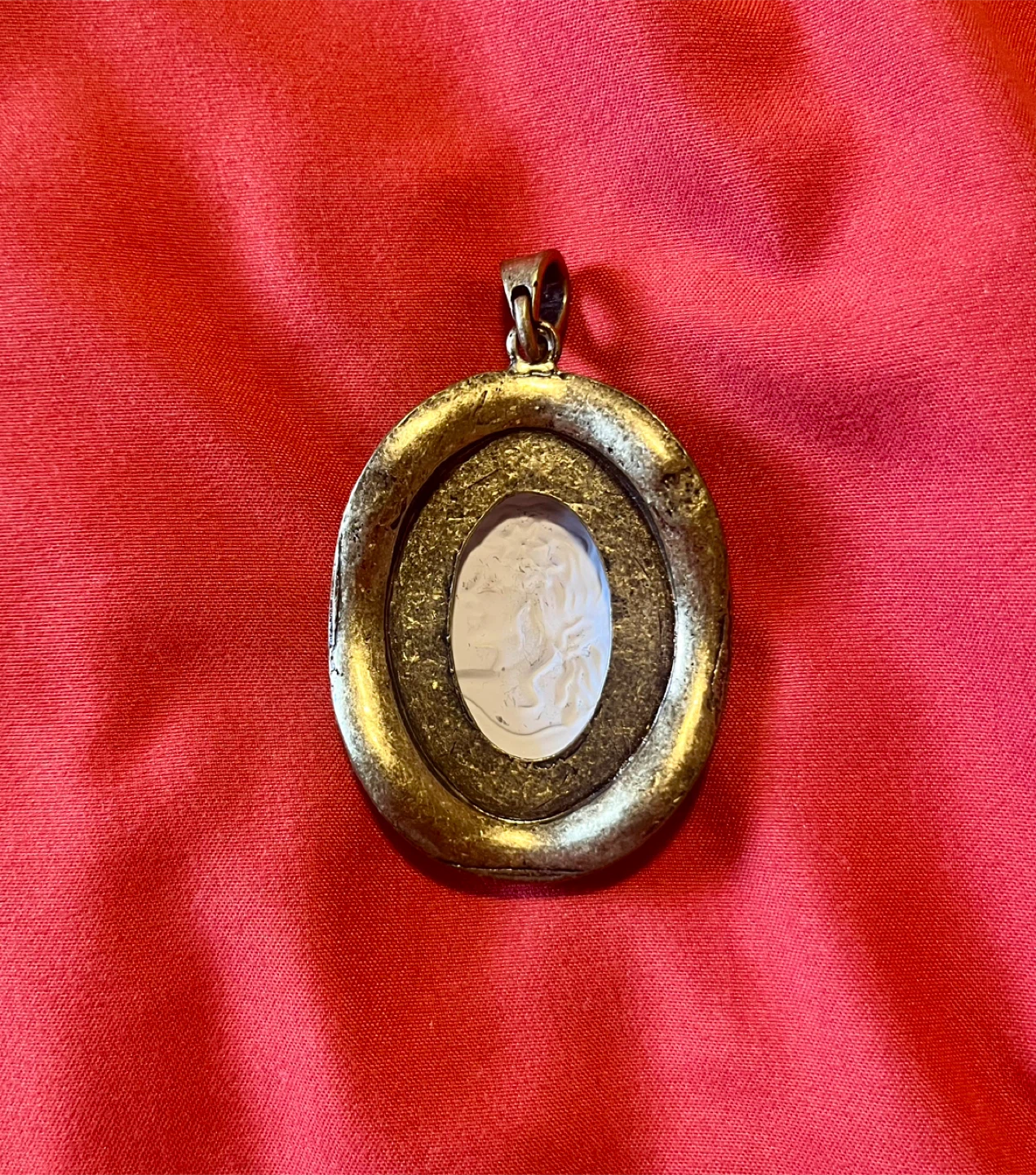 Vintage Cameo Pendant Necklace - photo 2