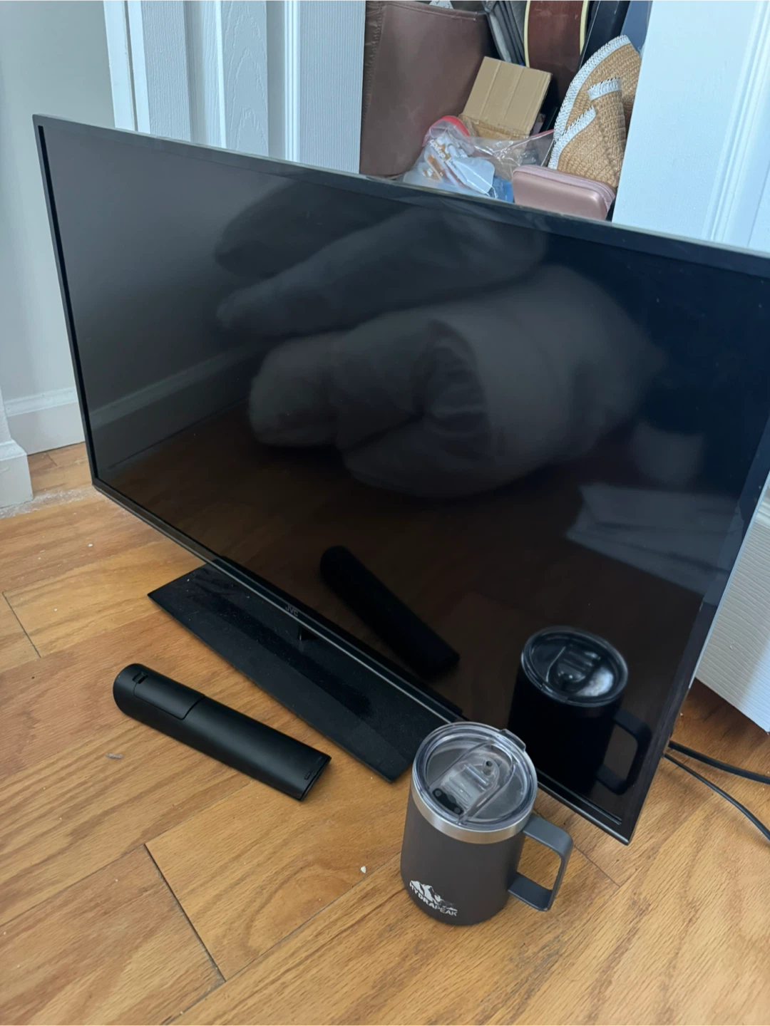Samsung 32" Smart TV with Universal Remote - photo 2