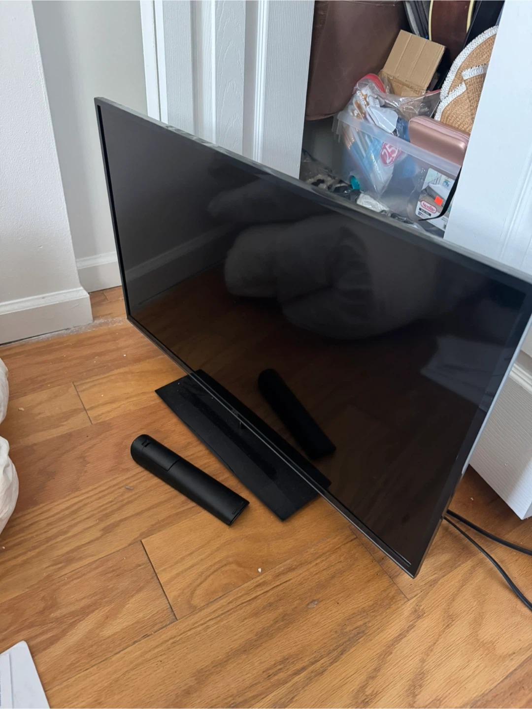 Samsung 32" Smart TV with Universal Remote