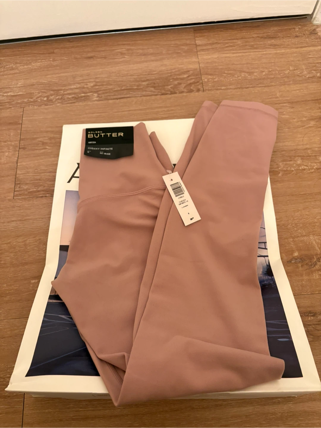(NEW WITH TAG)Aritizia Cheeky Hi rise Leggings