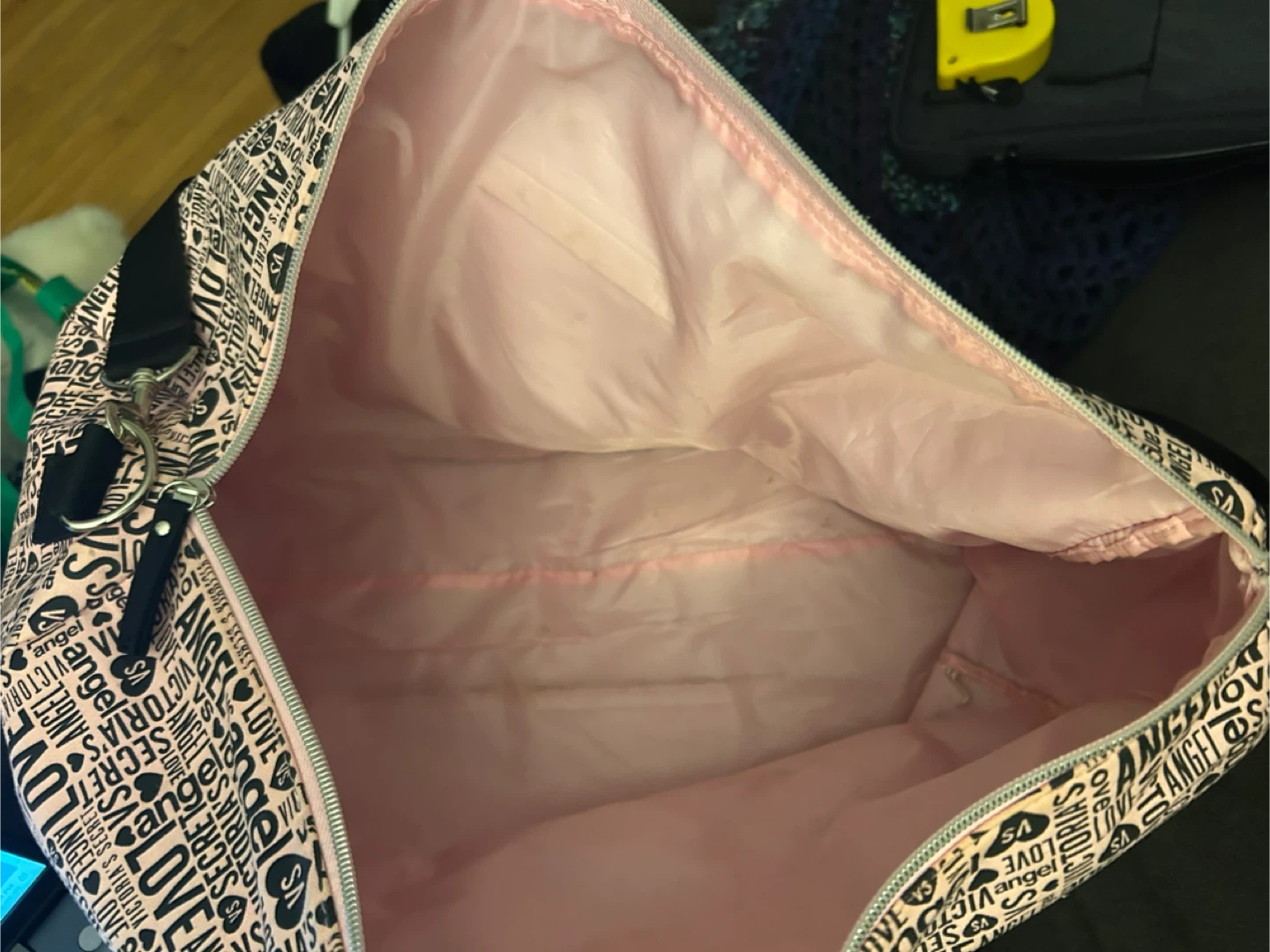 Victoria's Secret Limited Edition Duffle Bag - photo 2