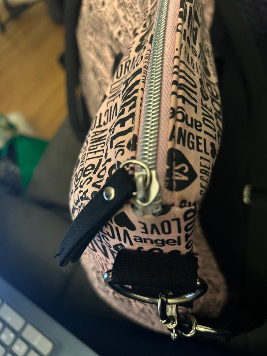 Victoria's Secret Limited Edition Duffle Bag - photo 3