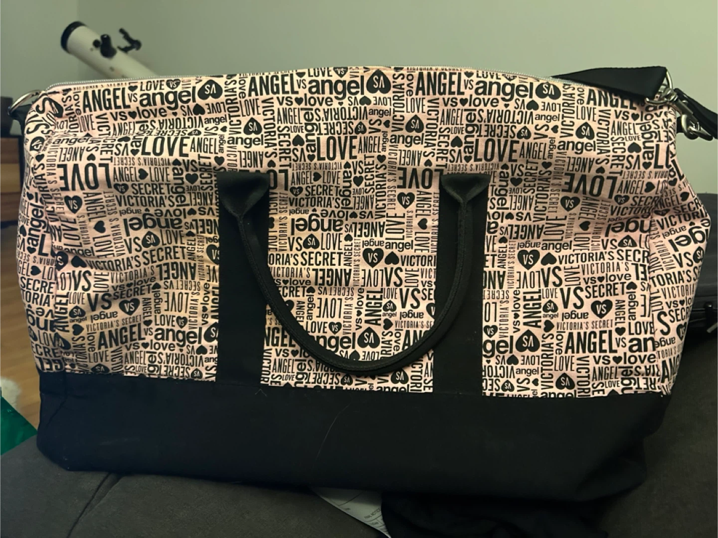 Victoria's Secret Limited Edition Duffle Bag - photo 5