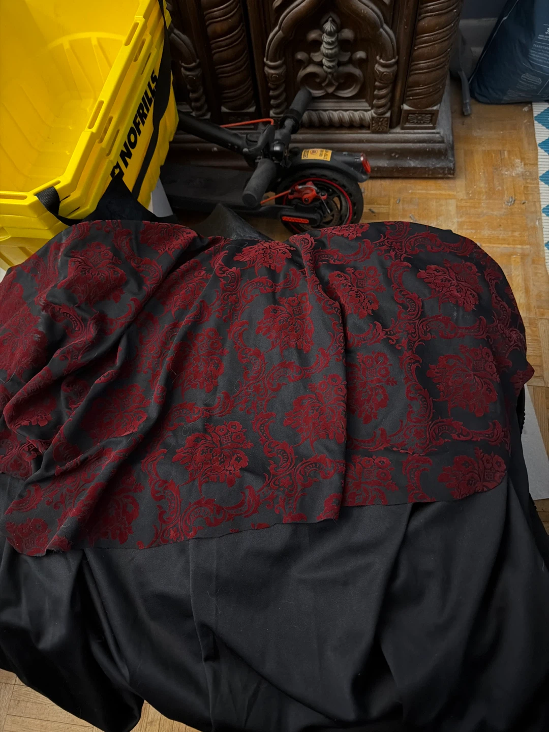 Black and Red Brocade Cape - photo 2
