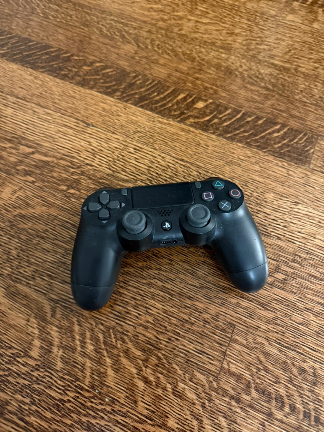 Free PS4 Controller (charging port likely faulty)